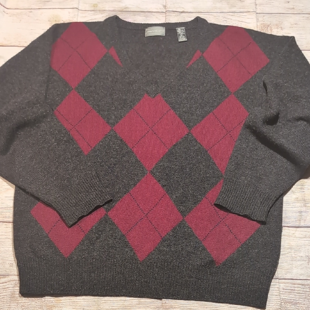 Lord & Taylor Men's Red And Gray Argyle Print Lambswool V-neck Sweater Size L